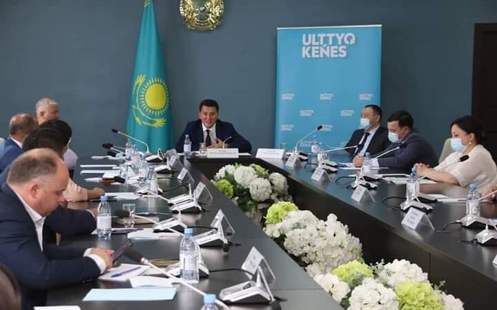 ҚР Президентінің көмекшісі Karin Erlan мен Ulttyq keńes мүшелері Қарағандыда көп балалы аналармен кездесті