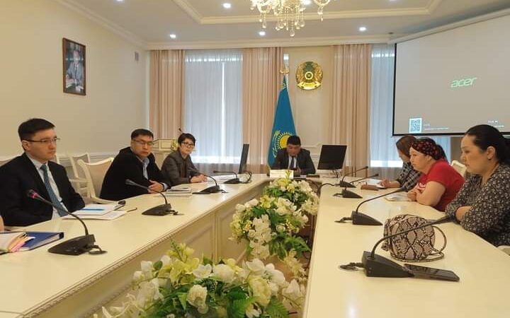Аналар несие қарызы бойынша қайда қалай жүгіну керектігі туралы кеңес алды.