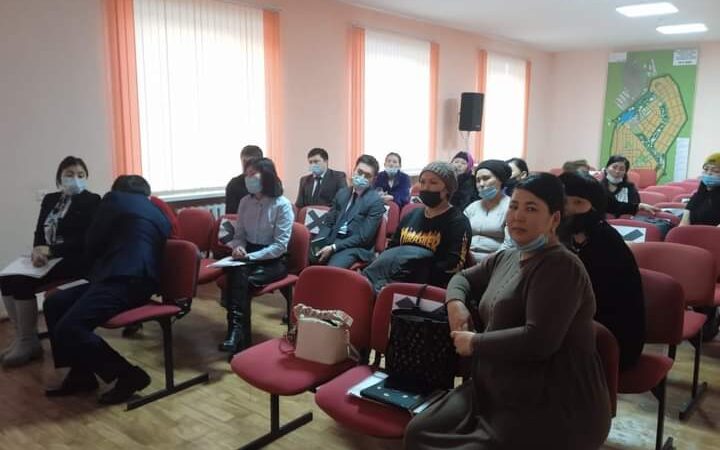 Біз «Шаңырақ» көпбалалы отбасыларды қолдау орталығы қызметкерлері ауылдағы аналардың мәселесімен танысу үшін барып қайттық.