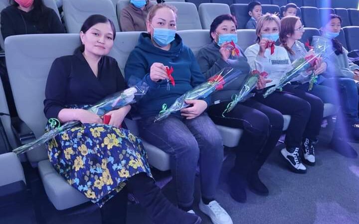 «Шаңырақ» көп балалы отбасыларды қолдау орталығы демеушінің көмегімен баспаналы болған отбасыларды шақырып мерекелік кеш өткіздік